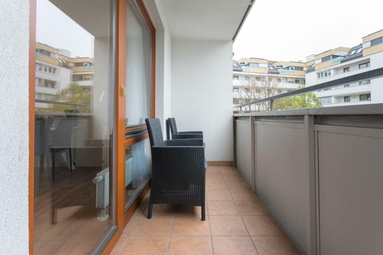 ウィーンSpacious With Balconyアパートメント エクステリア 写真